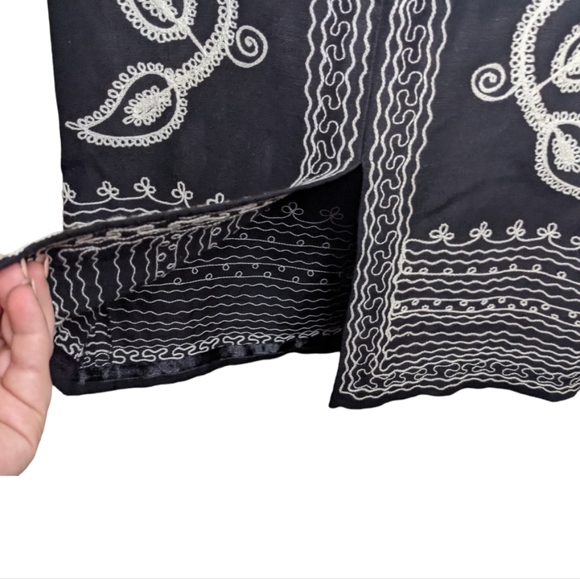 BCBGMaxAzria Embroidered Pencil Skirt 2 🖤✨ - Picture 6 of 9